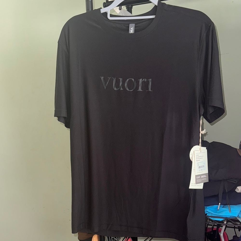 Vuori Men's Short Sleeve Strato Graphic Tee *NWT M/Black - Picture 5 of 7